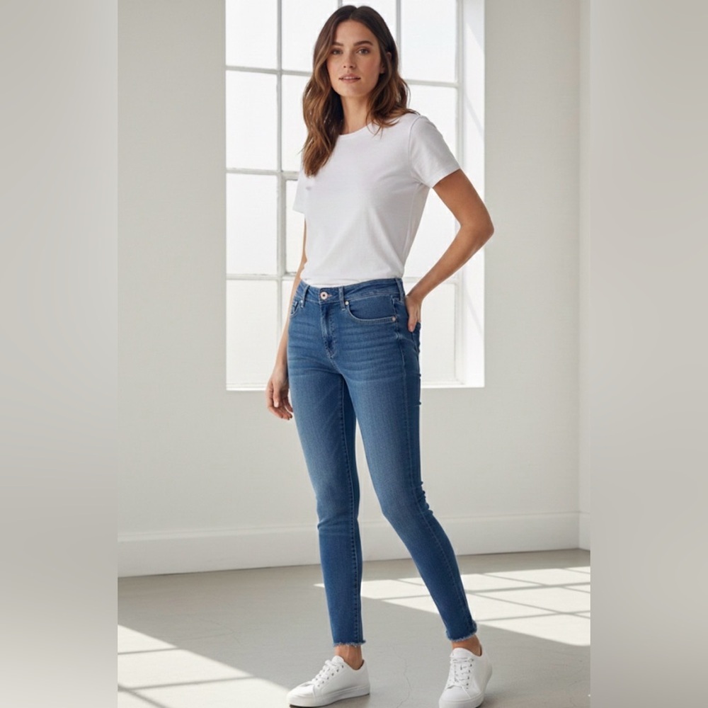 Vineyard Vines Skinny High Rise Denim w/ Raw Hem, size 27